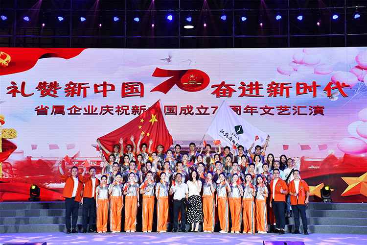 本月祖国新成就引领我们走向自信的新时代