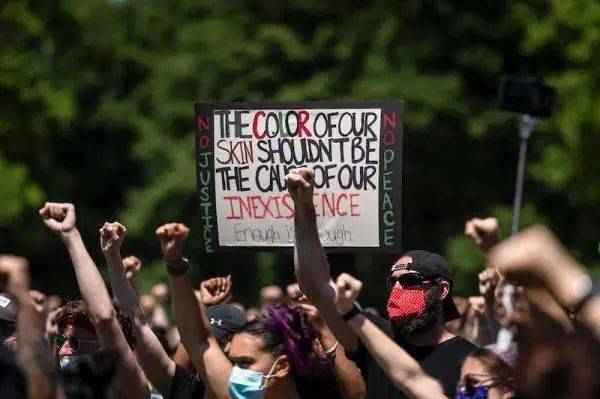 解读美国往年11月14日暴力事件背后的社会现象与个人观点聚焦最新消息